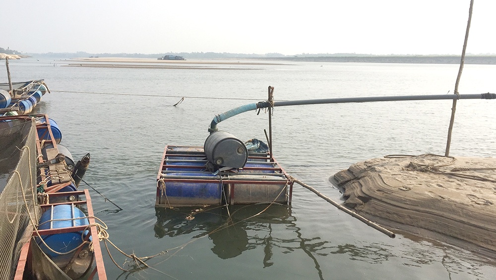 Máy bơm về hút cát